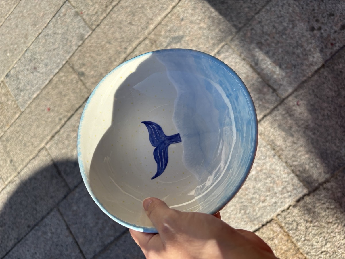 Bol dégradé bleu à queue de baleine — création réalisée au café céramique de Saint-Renan